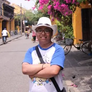 Travel advisor Roger Li