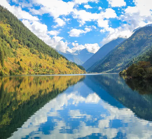The autumn colors in Jiuzhaigou valley
