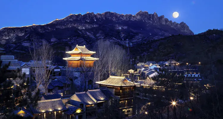 the Great Wall at a full-moon night