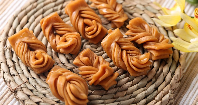 Fried dough twists