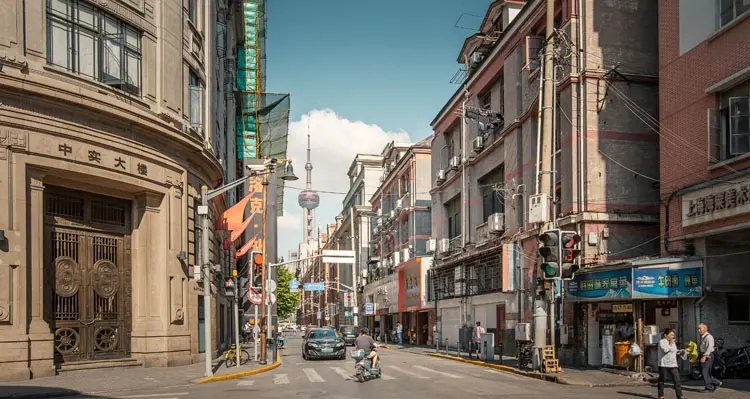 Explore hidden alleys of the Bund