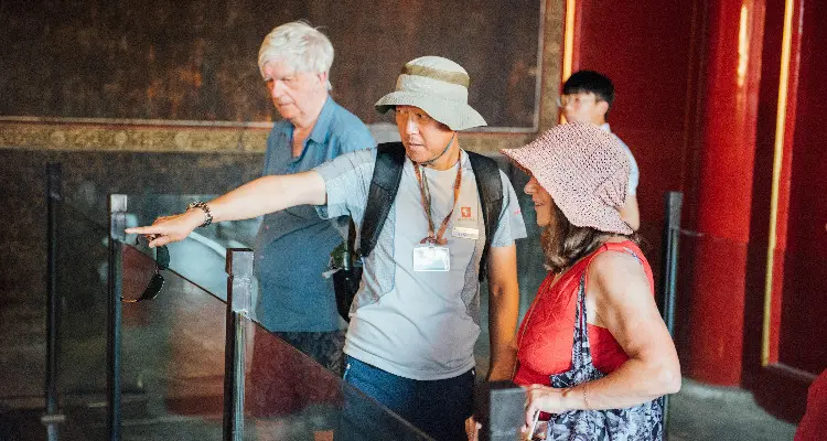 guide tells a story in the Forbidden City