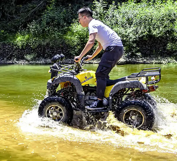 Drive a ATV in mud