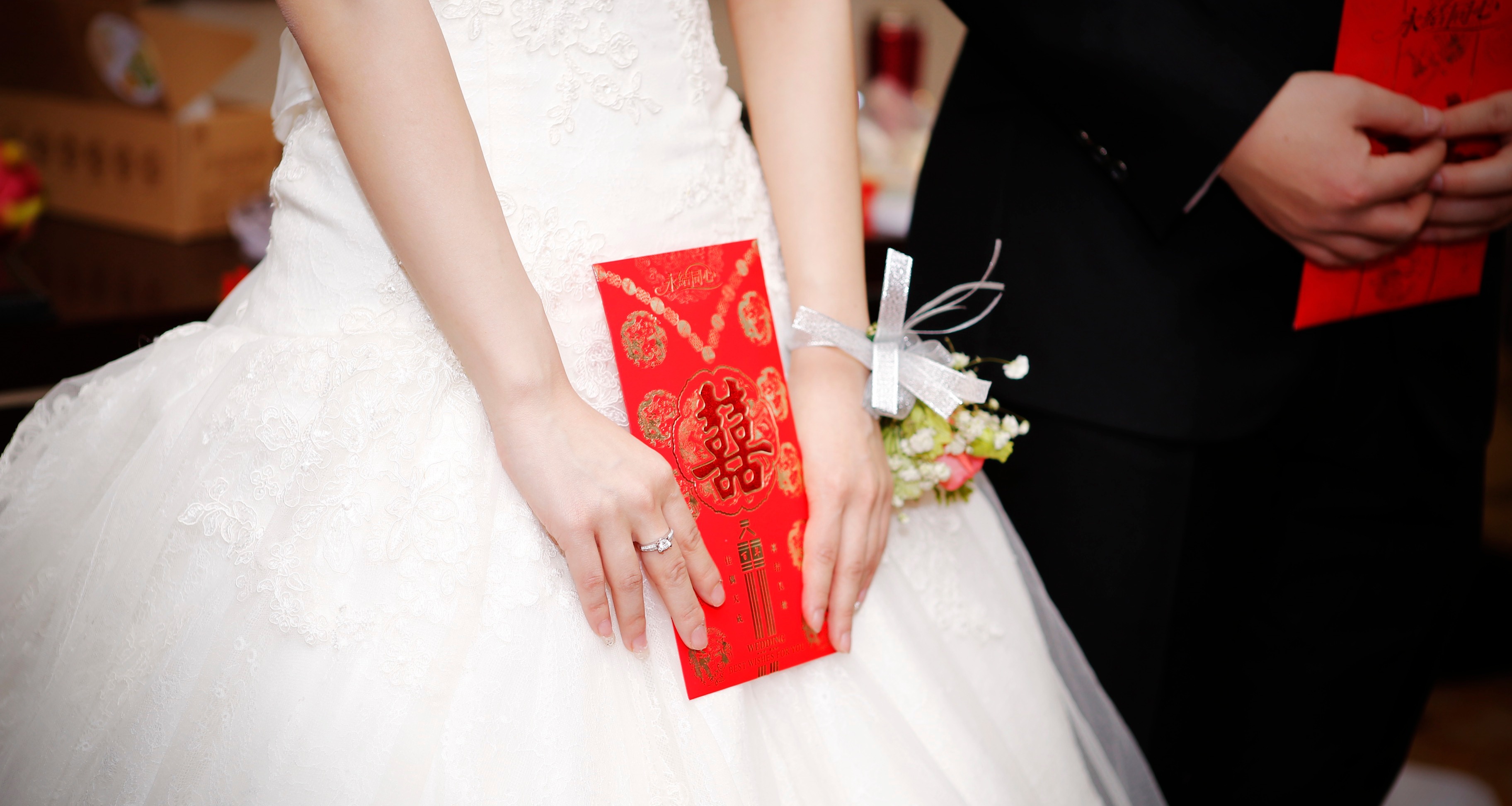 Red envelopes for weddings