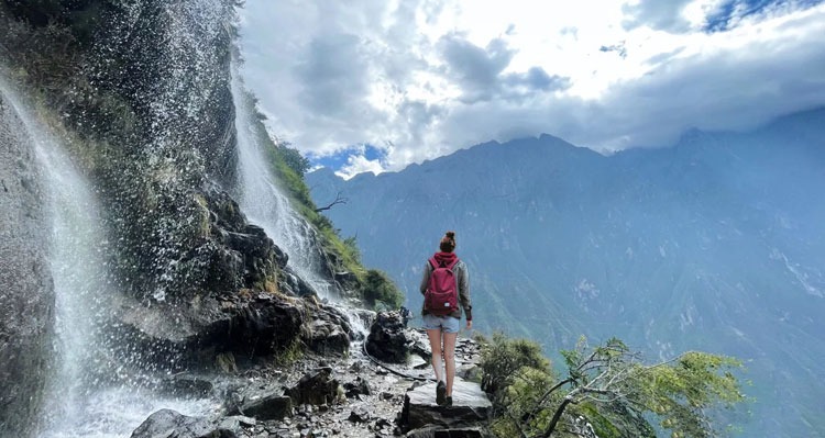 Tiger Leaping Gorge Hiking