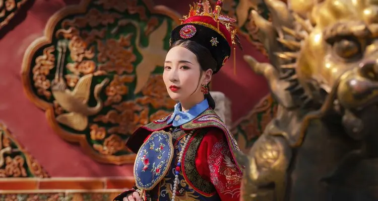 Elegant lady in the Fobidden City