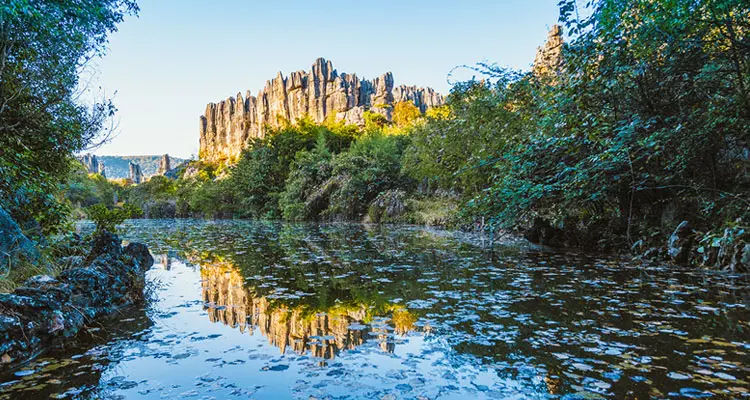 Skip the Crowded Spots and See a Less-Visited Stone Forest Area — Naigu Stone Forest