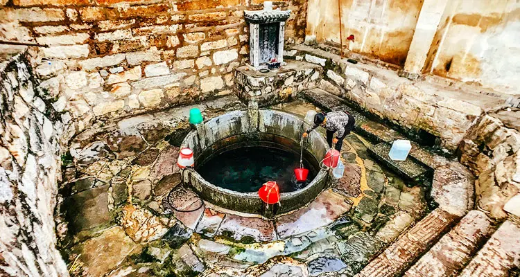 Feel the Vitality of Jianshui Ancient Town